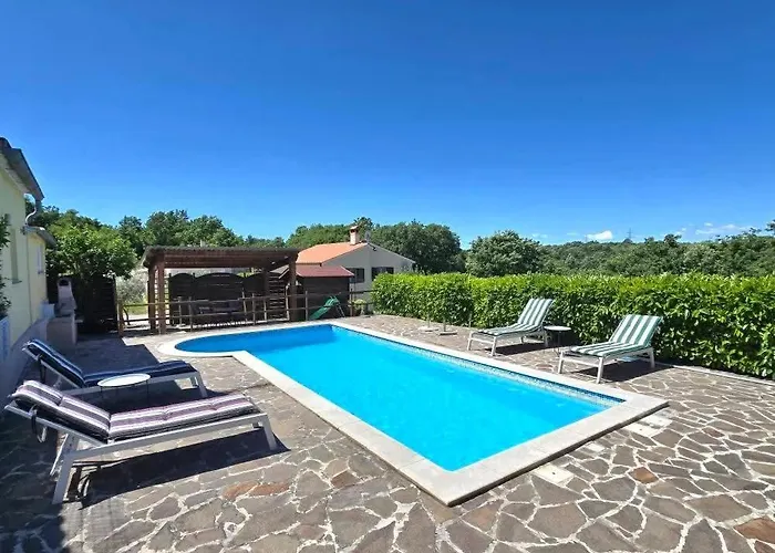 Danica Вилла Лабин